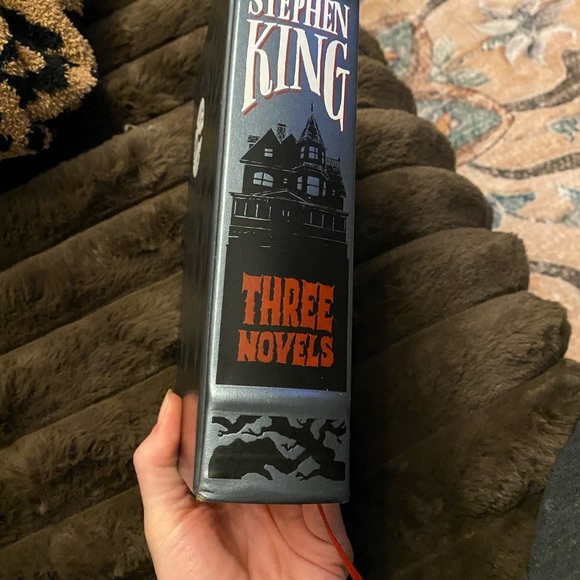 Stephen King Hardcover Book - Picture 2 of 5